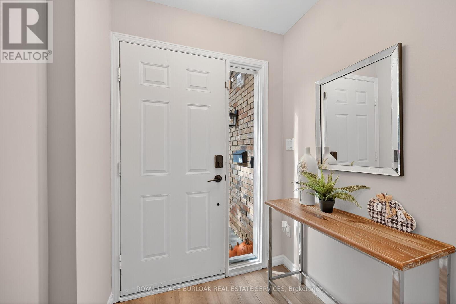 












28 - 2015 CLEAVER AVENUE

,
Burlington,




Ontario
L7M4J7

