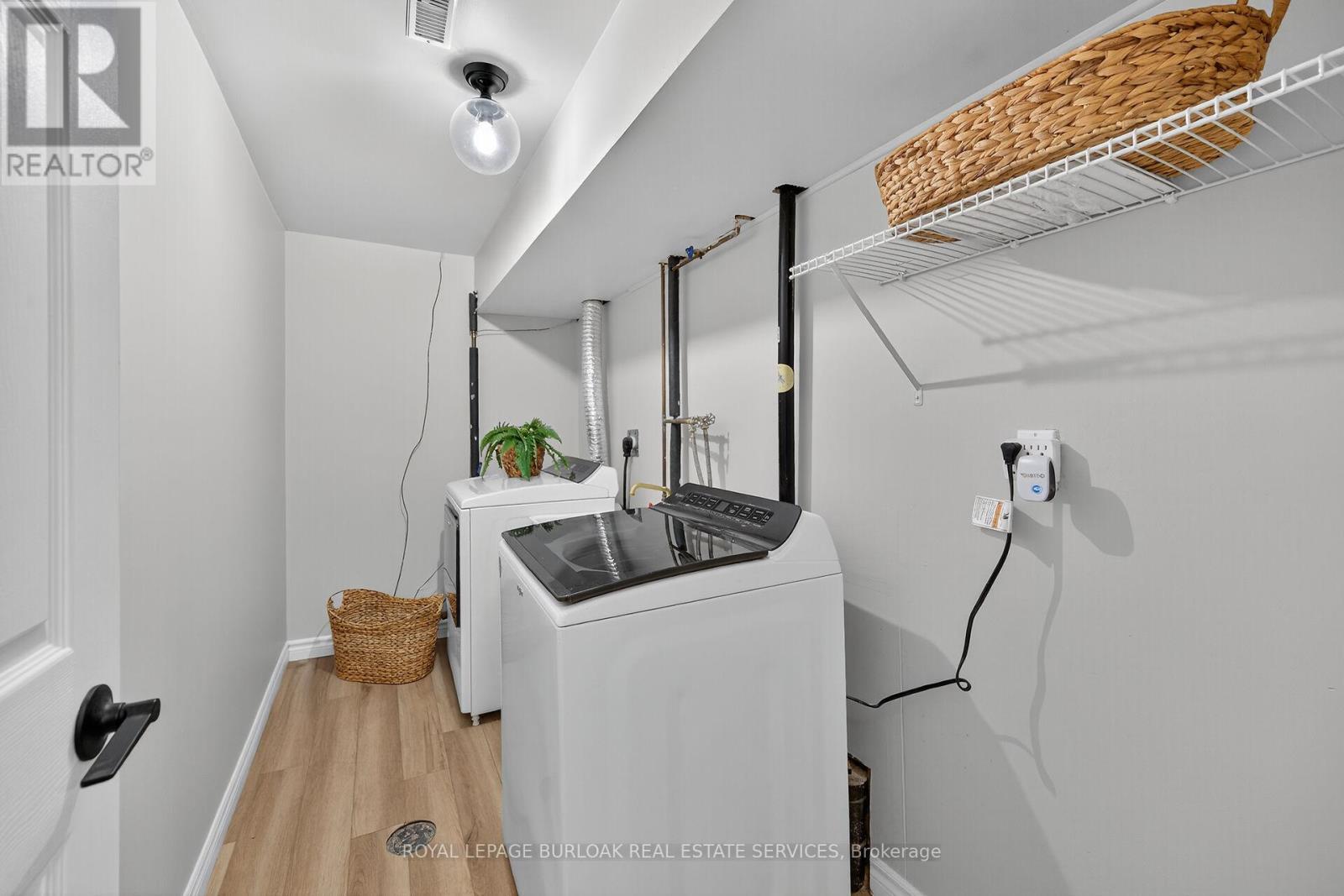 












28 - 2015 CLEAVER AVENUE

,
Burlington,




Ontario
L7M4J7

