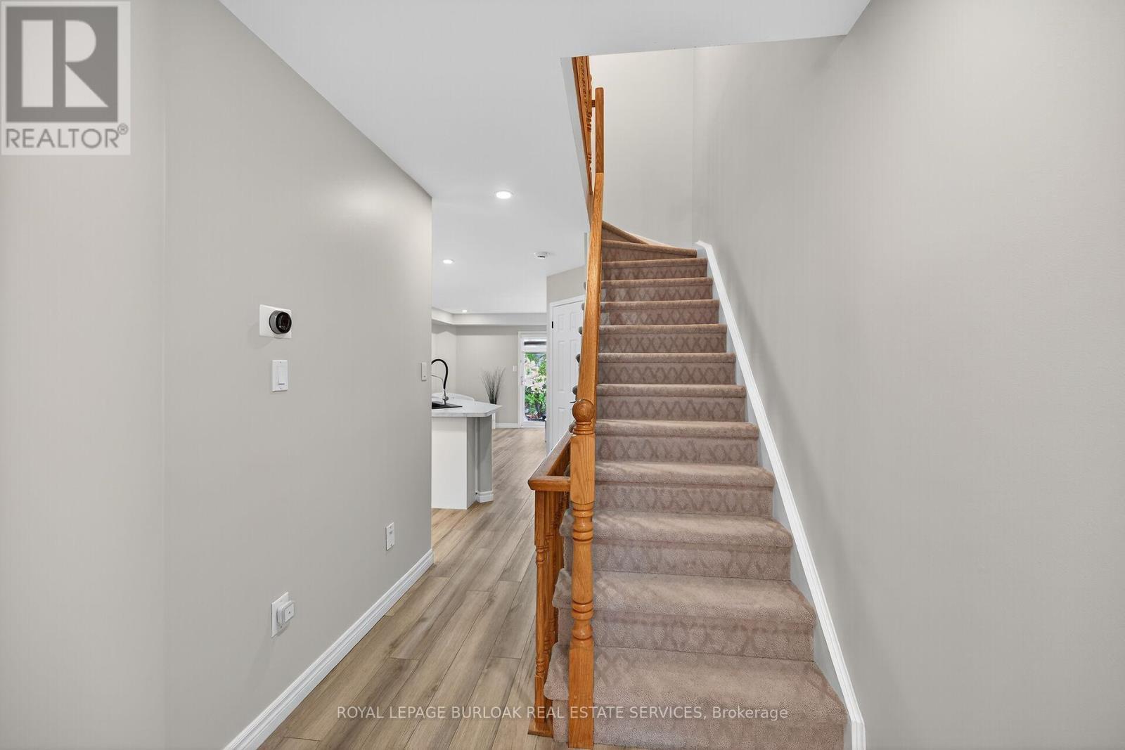 












28 - 2015 CLEAVER AVENUE

,
Burlington,




Ontario
L7M4J7

