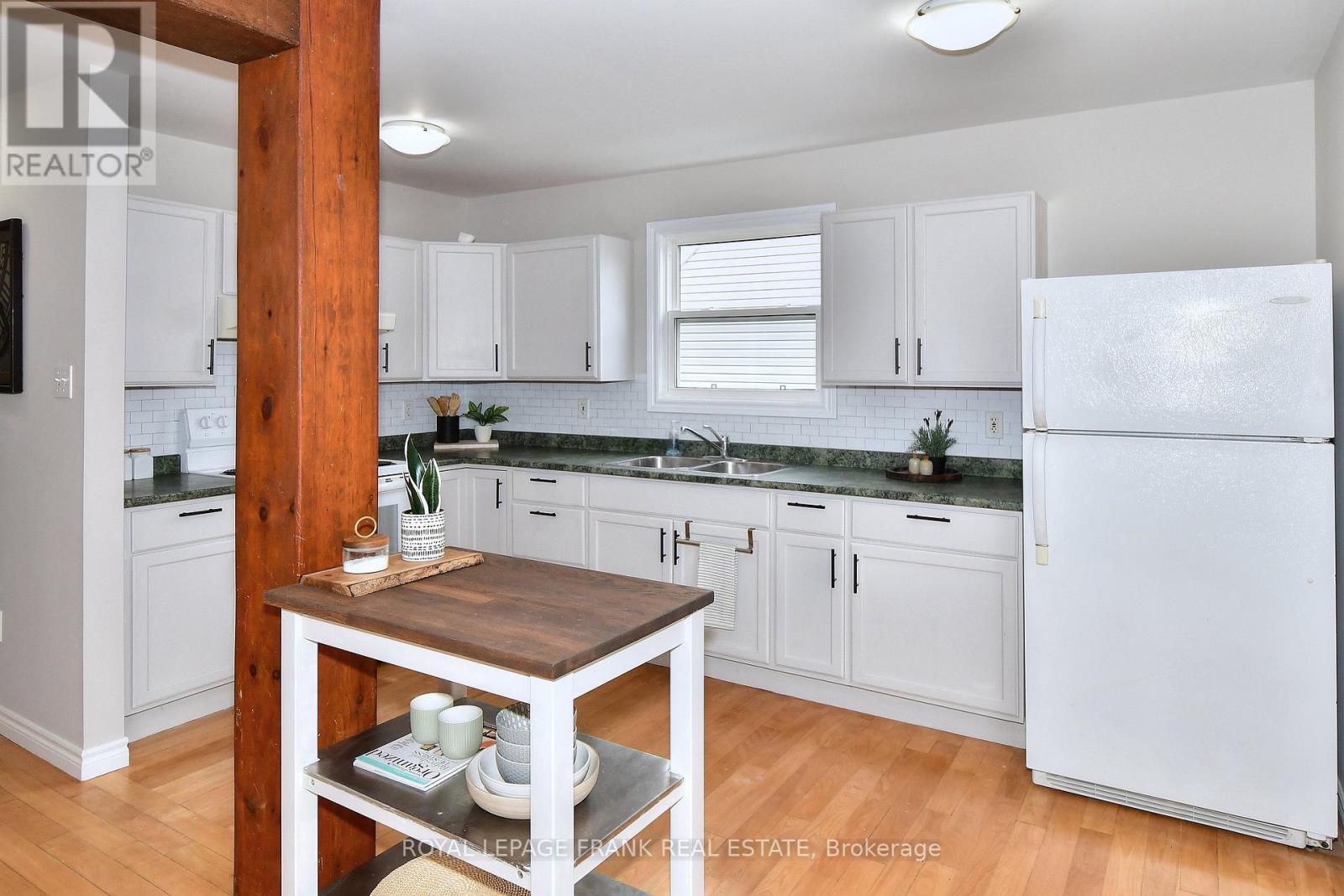 












475 BRIOUX AVENUE

,
Peterborough (Otonabee Ward 1),




Ontario
K9J4G6

