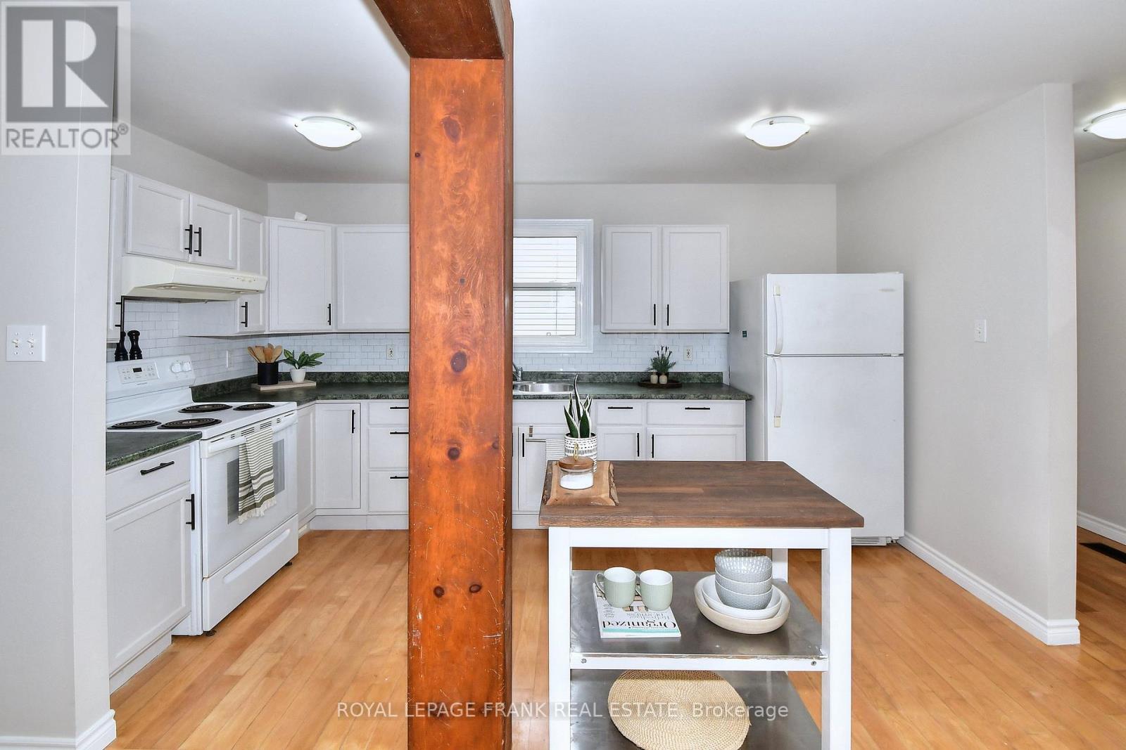 












475 BRIOUX AVENUE

,
Peterborough (Otonabee Ward 1),




Ontario
K9J4G6

