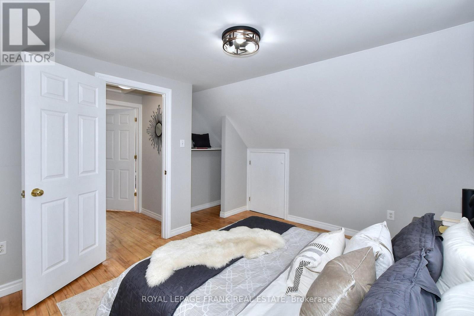 












475 BRIOUX AVENUE

,
Peterborough (Otonabee Ward 1),




Ontario
K9J4G6

