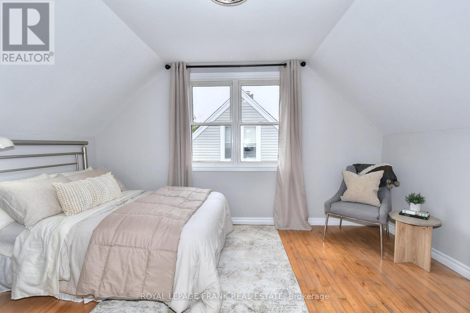 












475 BRIOUX AVENUE

,
Peterborough (Otonabee Ward 1),




Ontario
K9J4G6

