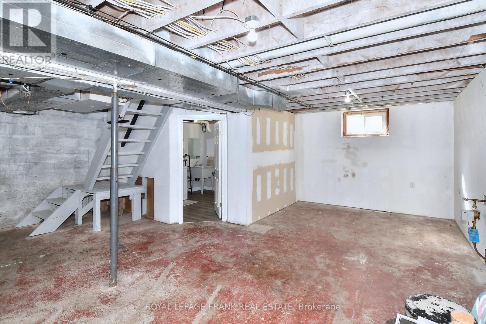 












475 BRIOUX AVENUE

,
Peterborough (Otonabee Ward 1),




Ontario
K9J4G6


