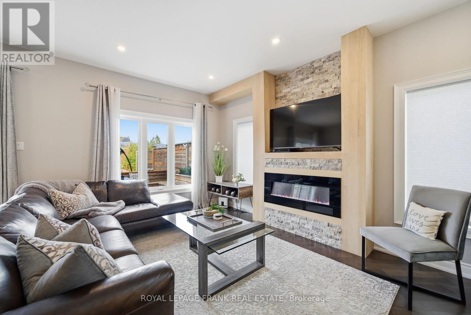 












62 HELEN STREET

,
Kawartha Lakes (Bobcaygeon),




Ontario
K0M1A0

