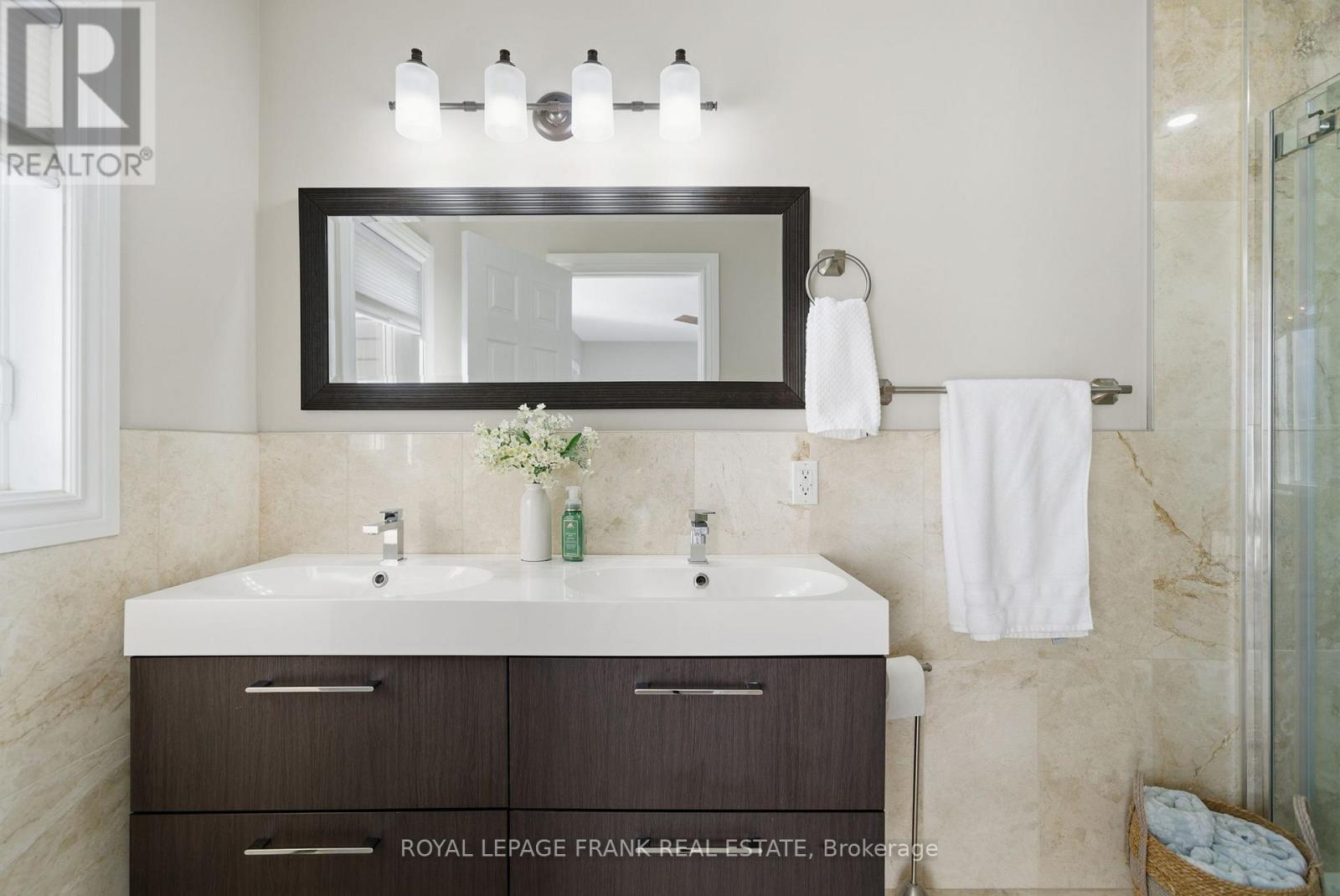 












62 HELEN STREET

,
Kawartha Lakes (Bobcaygeon),




Ontario
K0M1A0

