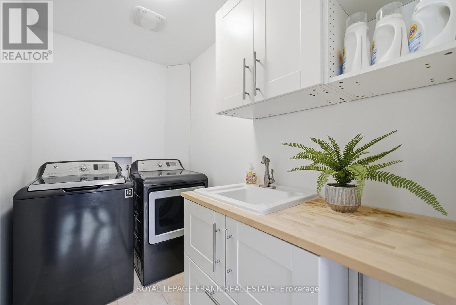 












62 HELEN STREET

,
Kawartha Lakes (Bobcaygeon),




Ontario
K0M1A0

