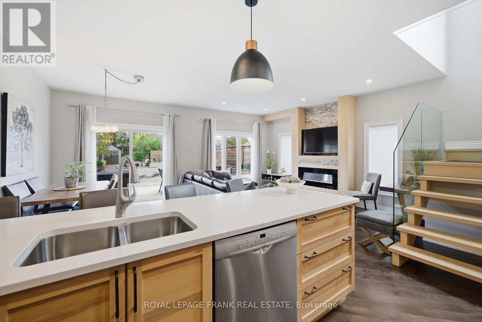 












62 HELEN STREET

,
Kawartha Lakes (Bobcaygeon),




Ontario
K0M1A0

