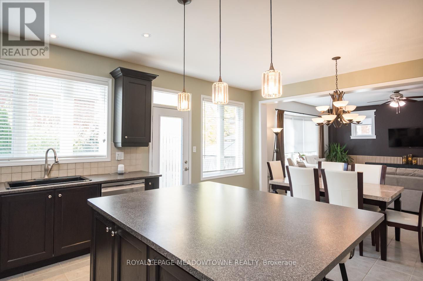 












720 LINGEN CRESCENT

,
Milton,




Ontario
L9T0E5

