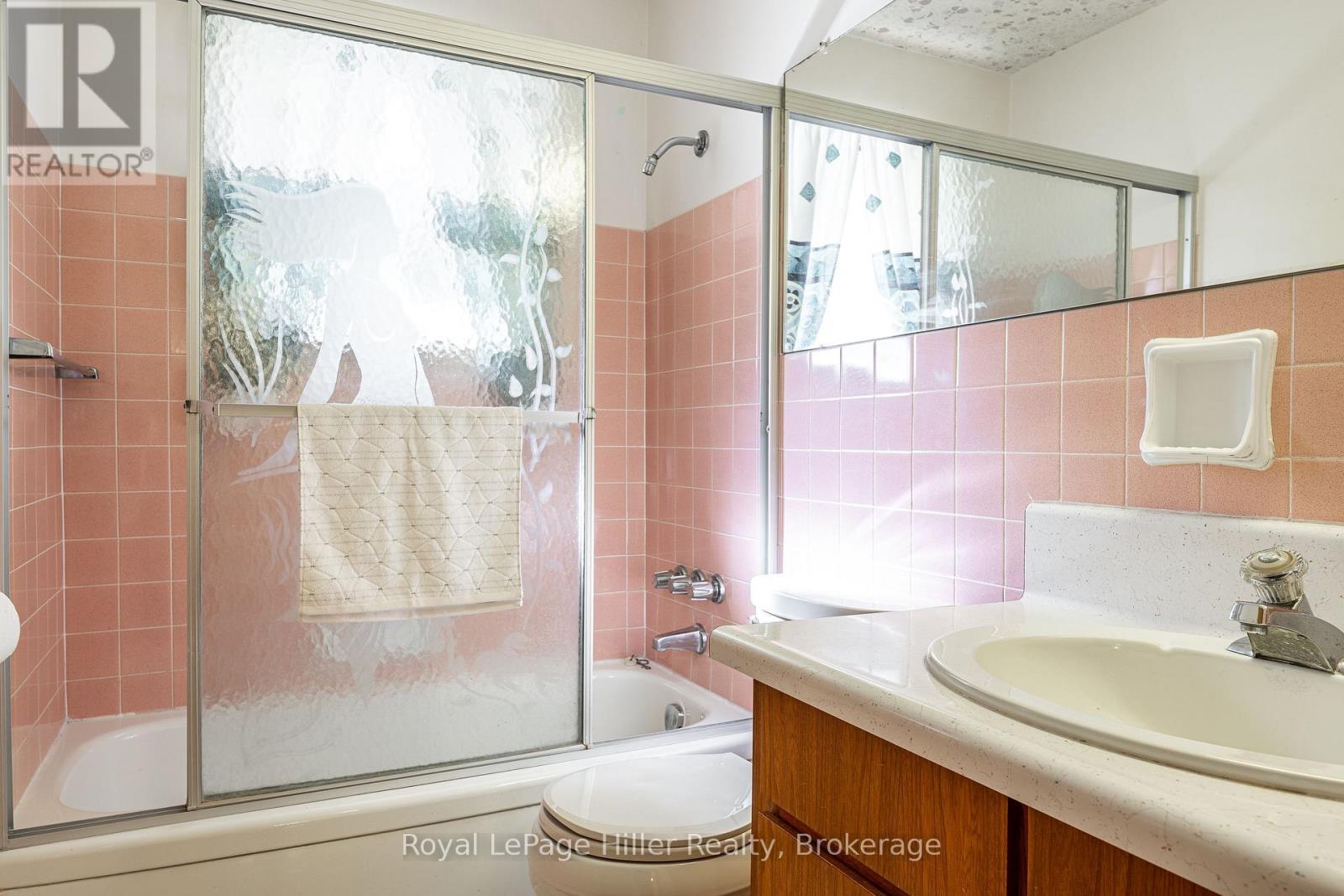 












213 HOME STREET

,
Stratford,




Ontario
N5A2A4

