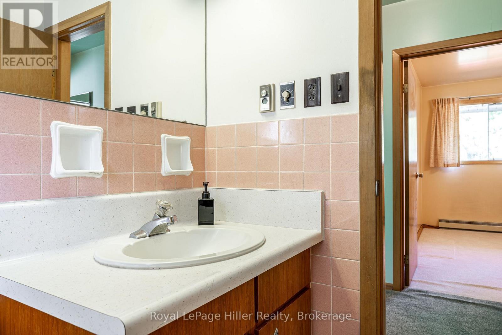 












213 HOME STREET

,
Stratford,




Ontario
N5A2A4

