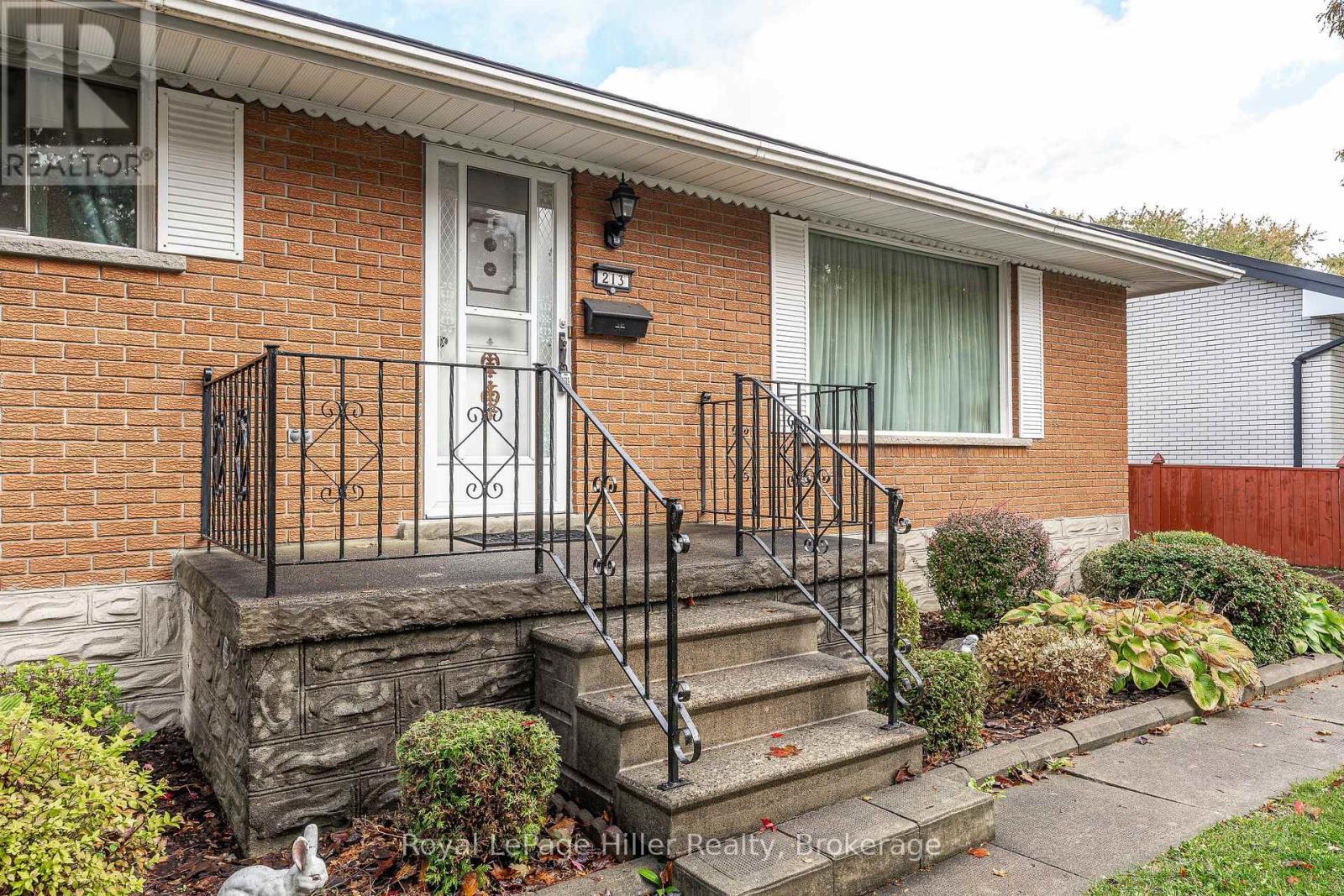 












213 HOME STREET

,
Stratford,




Ontario
N5A2A4

