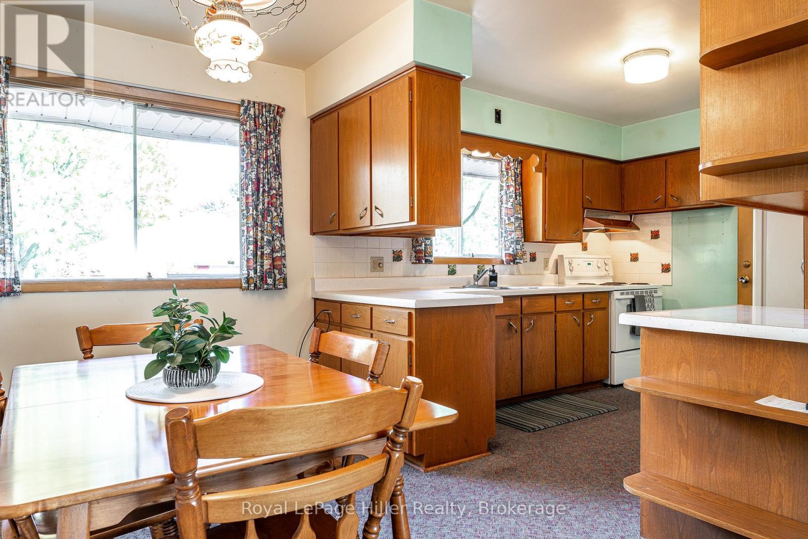 












213 HOME STREET

,
Stratford,




Ontario
N5A2A4

