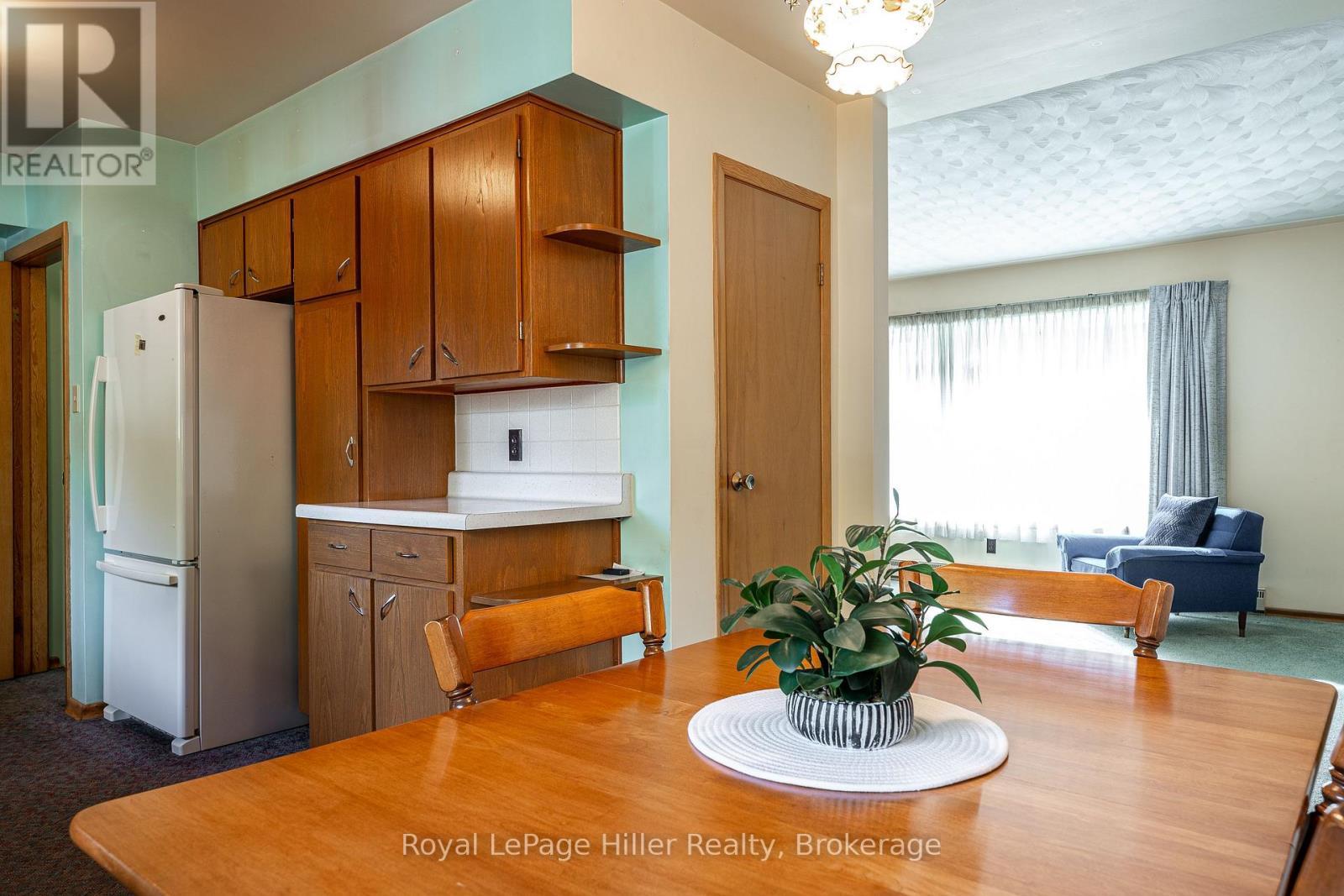 












213 HOME STREET

,
Stratford,




Ontario
N5A2A4

