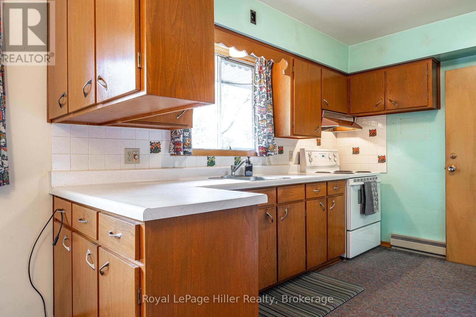 












213 HOME STREET

,
Stratford,




Ontario
N5A2A4

