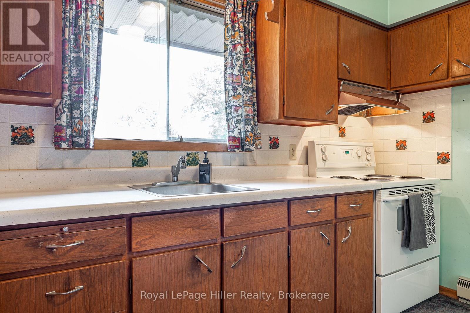 












213 HOME STREET

,
Stratford,




Ontario
N5A2A4

