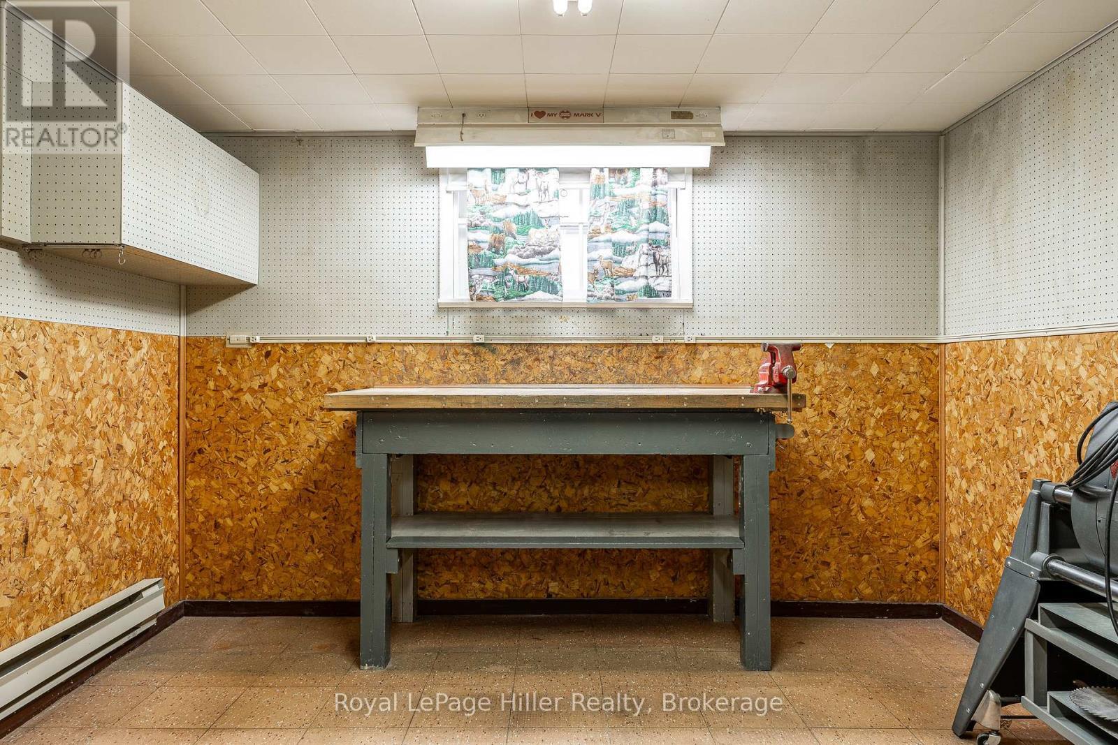 












213 HOME STREET

,
Stratford,




Ontario
N5A2A4

