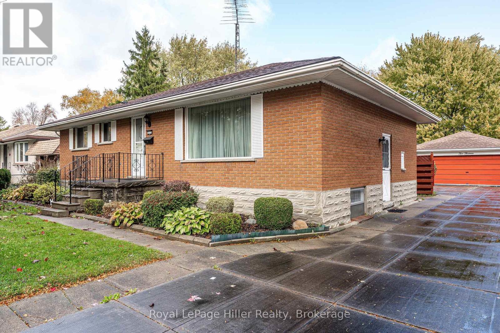 












213 HOME STREET

,
Stratford,




Ontario
N5A2A4

