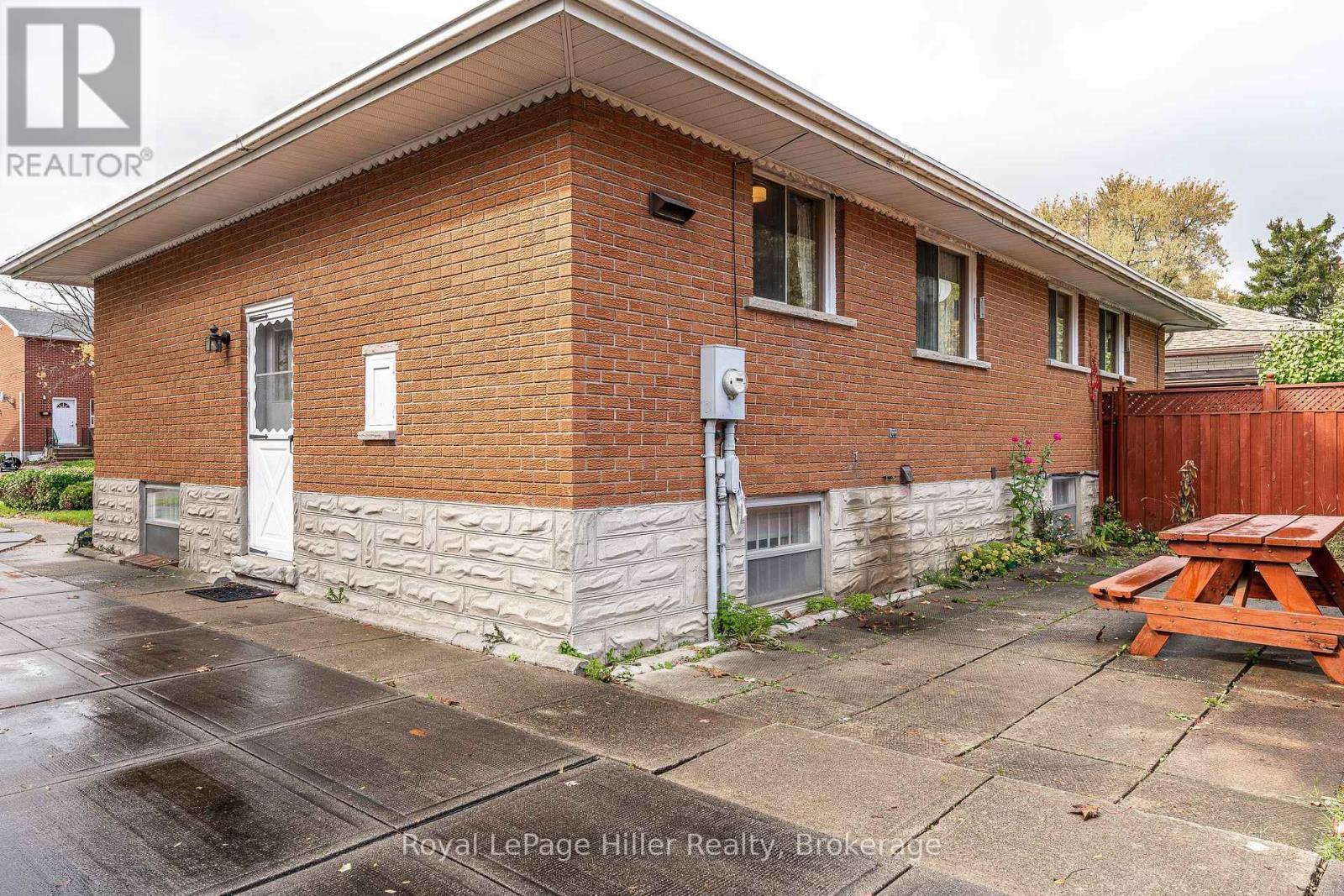 












213 HOME STREET

,
Stratford,




Ontario
N5A2A4

