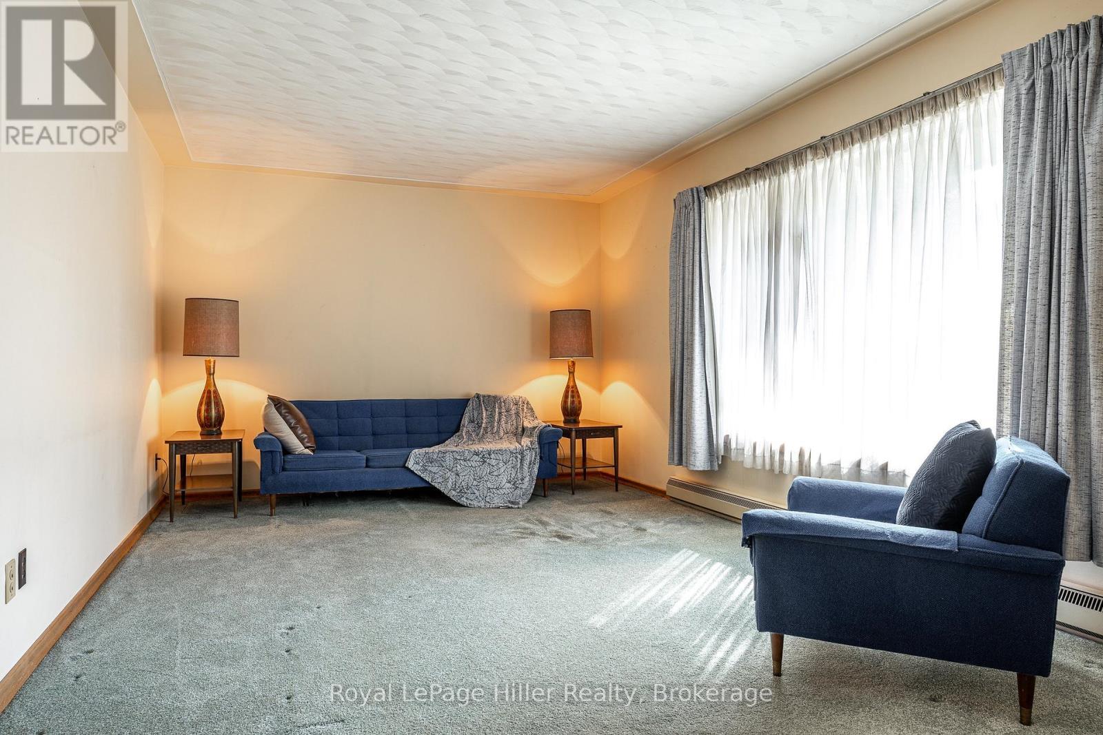 












213 HOME STREET

,
Stratford,




Ontario
N5A2A4

