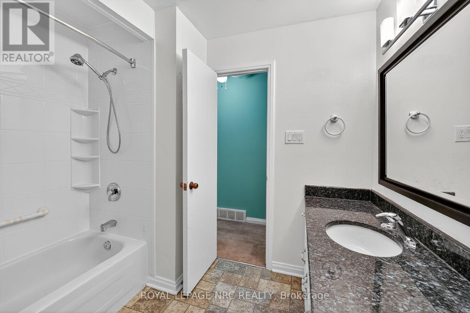 












6556 LEAWOOD COURT

,
Niagara Falls (Arad/Fallsview),




Ontario
L2G7C4

