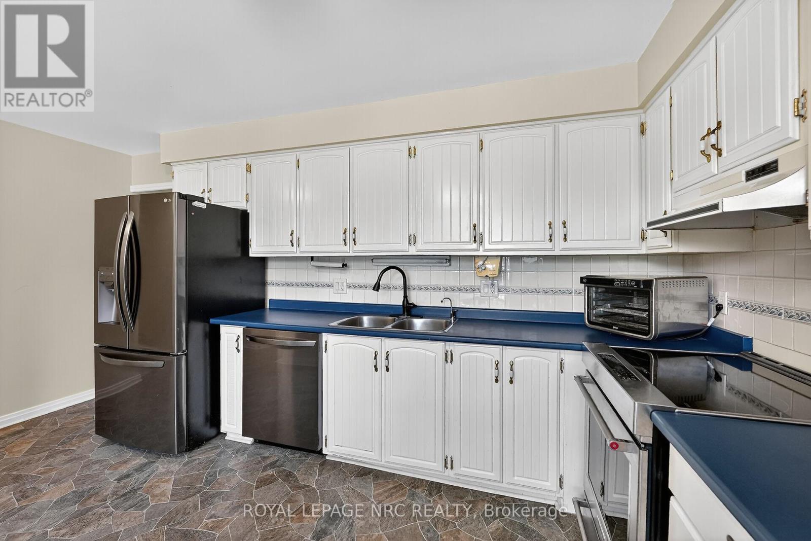 












6556 LEAWOOD COURT

,
Niagara Falls (Arad/Fallsview),




Ontario
L2G7C4

