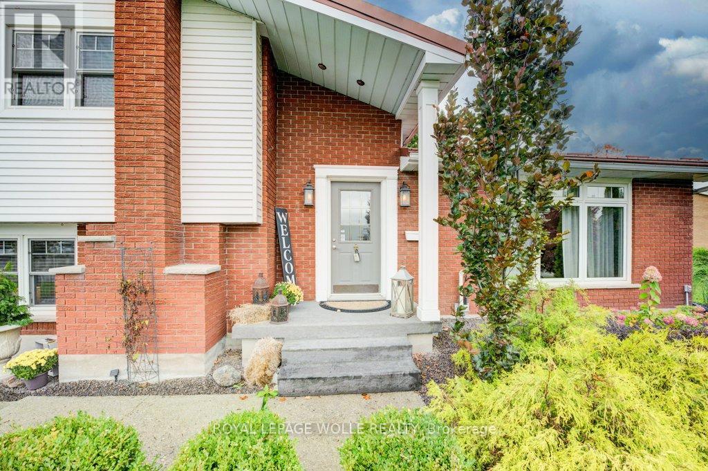 












4 MCDONALD STREET W

,
North Perth,




Ontario
N4W1K4

