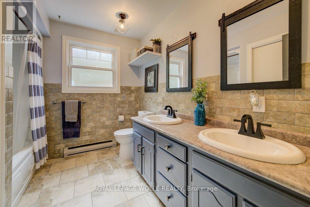 












4 MCDONALD STREET W

,
North Perth,




Ontario
N4W1K4

