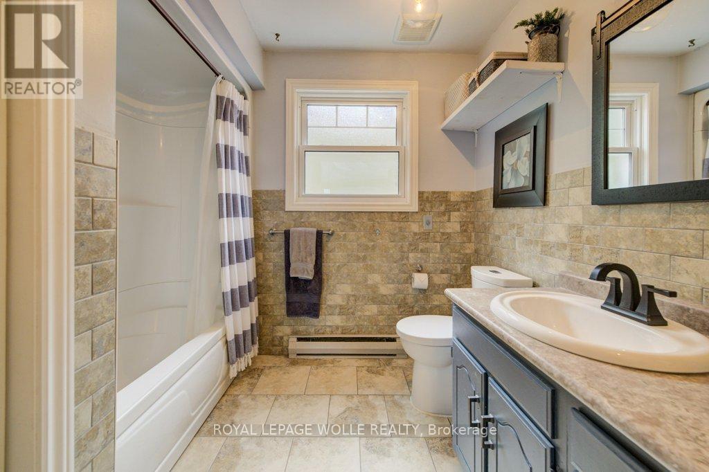 












4 MCDONALD STREET W

,
North Perth,




Ontario
N4W1K4

