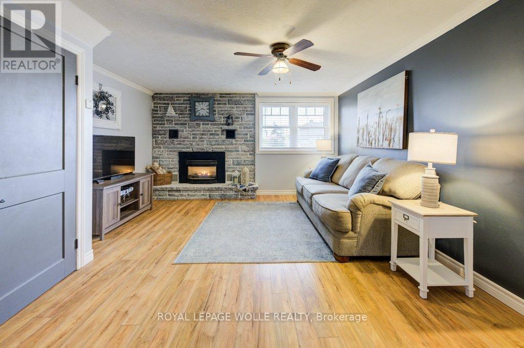 












4 MCDONALD STREET W

,
North Perth,




Ontario
N4W1K4

