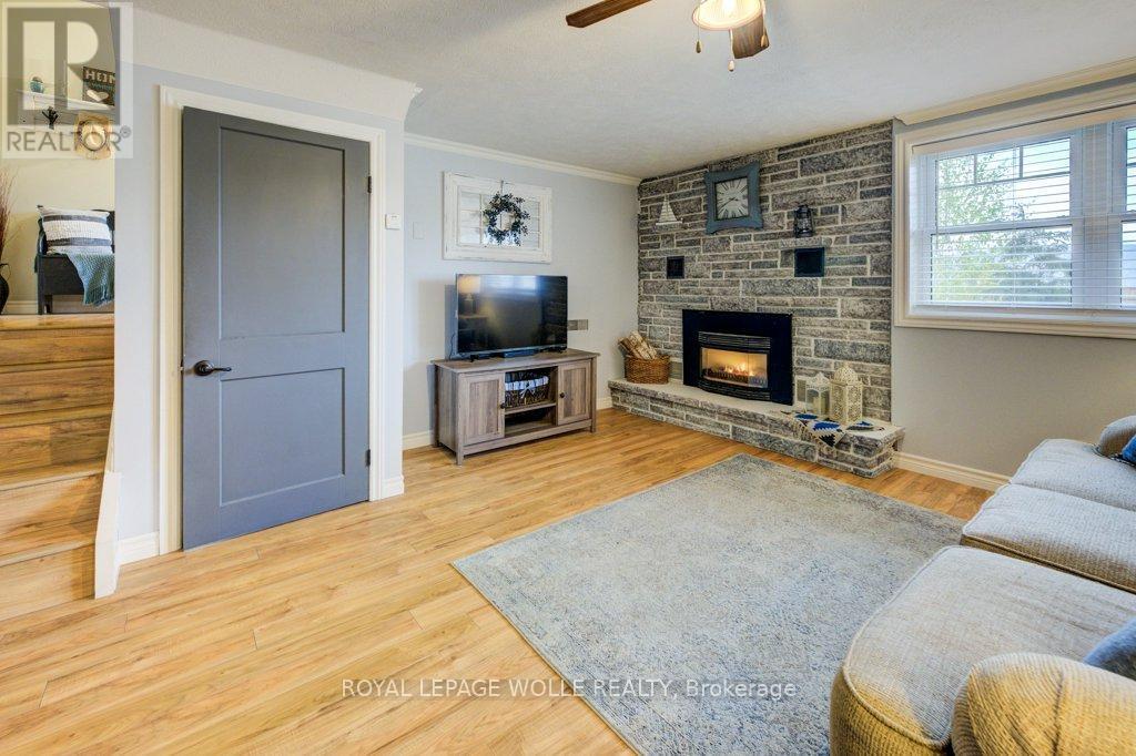 












4 MCDONALD STREET W

,
North Perth,




Ontario
N4W1K4


