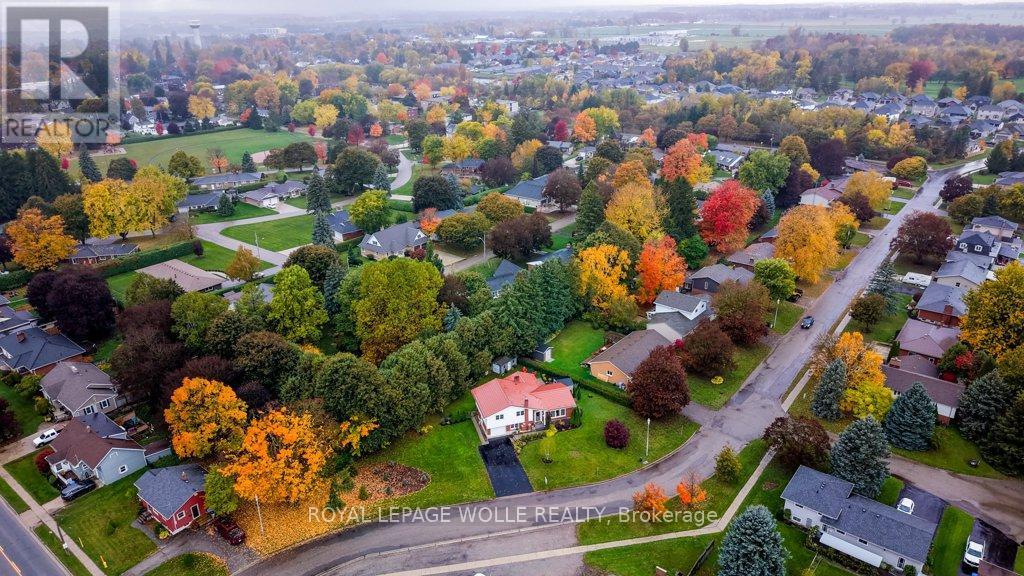 












4 MCDONALD STREET W

,
North Perth,




Ontario
N4W1K4

