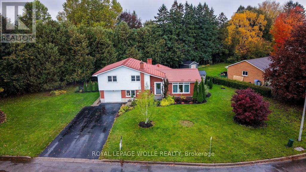 












4 MCDONALD STREET W

,
North Perth,




Ontario
N4W1K4

