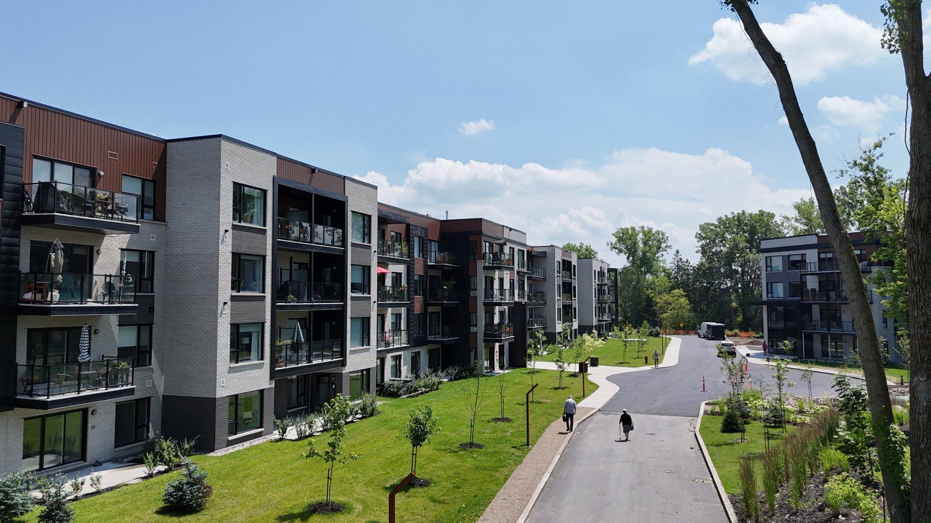 









2000


Rue Benoit

, 406,
Saint-Bruno-de-Montarville,




QC
J3V6N5

