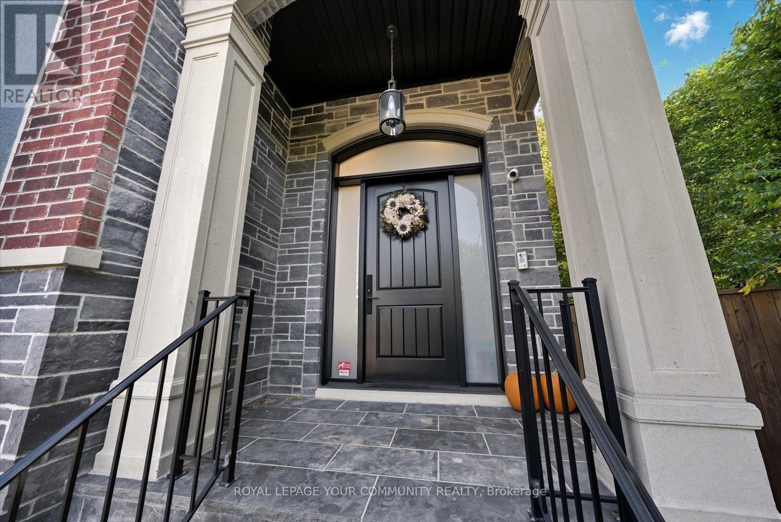 












47 HALL STREET

,
Richmond Hill,




Ontario
L4C4N7

