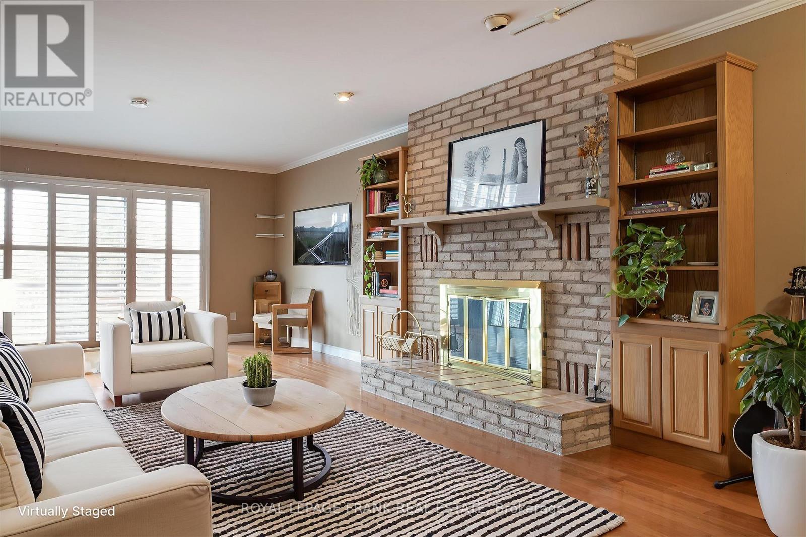 












MAIN - 312 CUMBERLAND COURT

,
Oshawa (Donevan),




Ontario
L1H8E7

