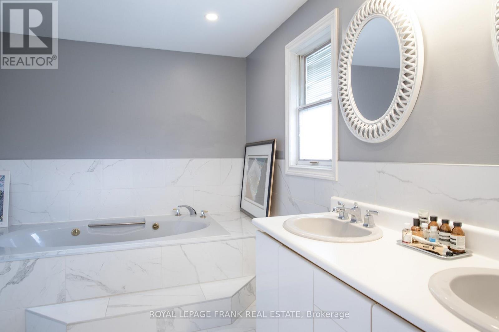 












MAIN - 312 CUMBERLAND COURT

,
Oshawa (Donevan),




Ontario
L1H8E7

