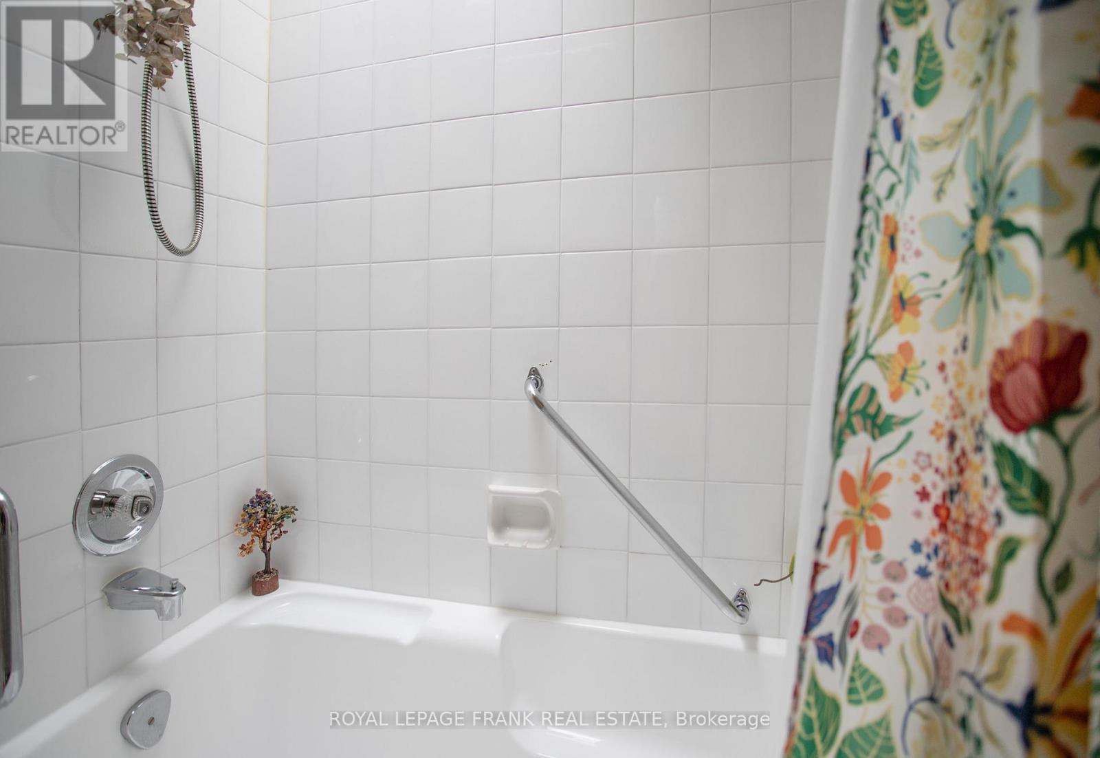 












MAIN - 312 CUMBERLAND COURT

,
Oshawa (Donevan),




Ontario
L1H8E7

