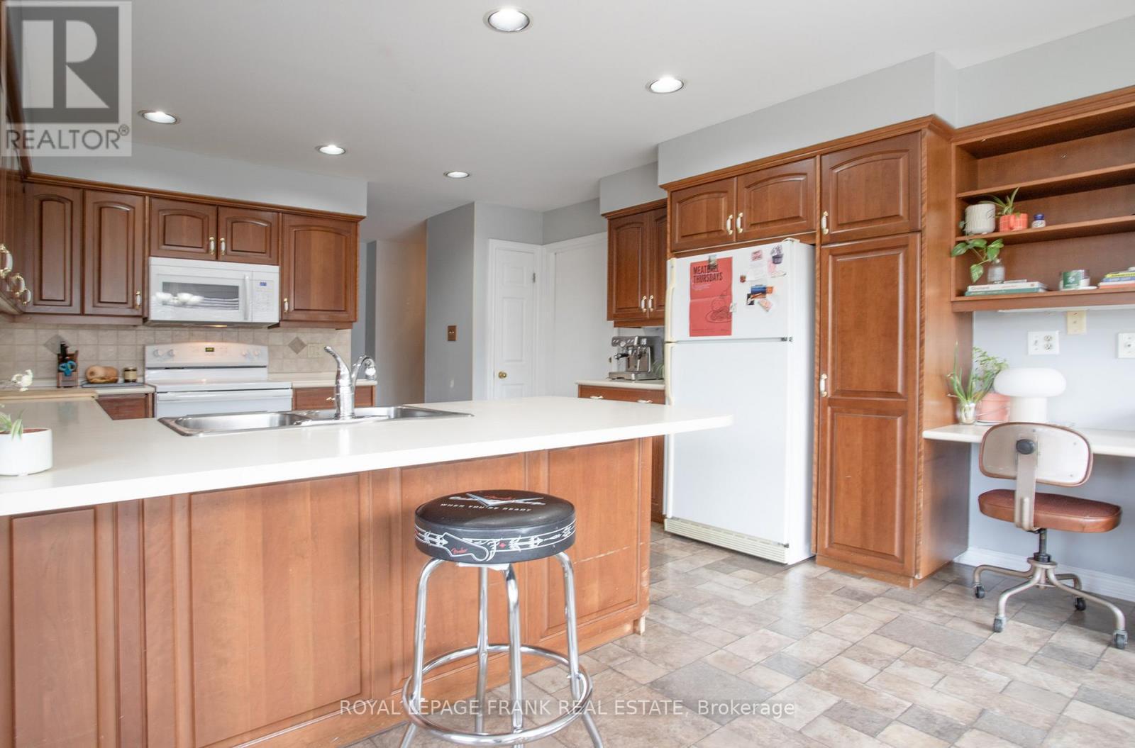 












MAIN - 312 CUMBERLAND COURT

,
Oshawa (Donevan),




Ontario
L1H8E7

