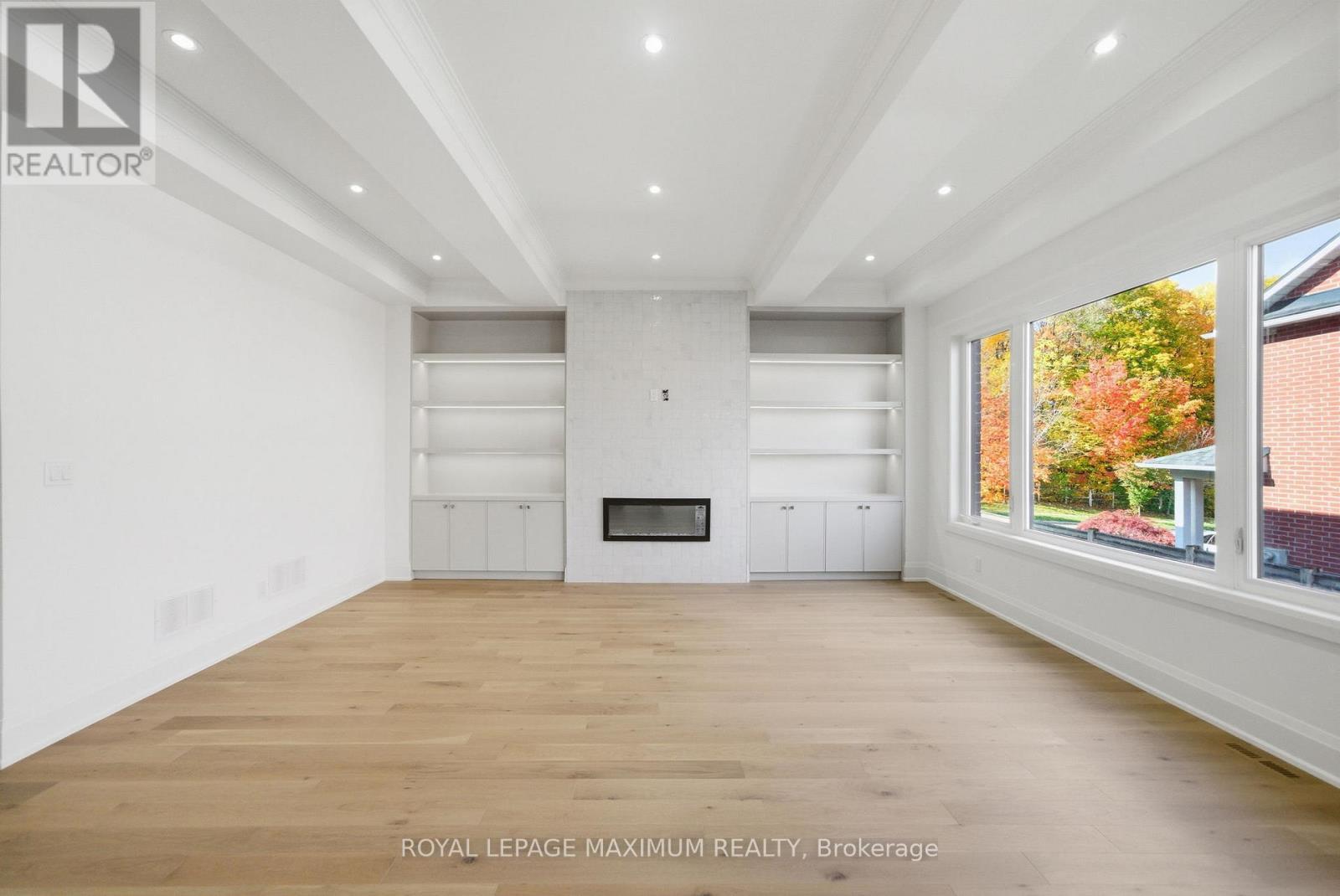 












6 DONSGROVE COURT

,
Vaughan,




Ontario
L4J9A1

