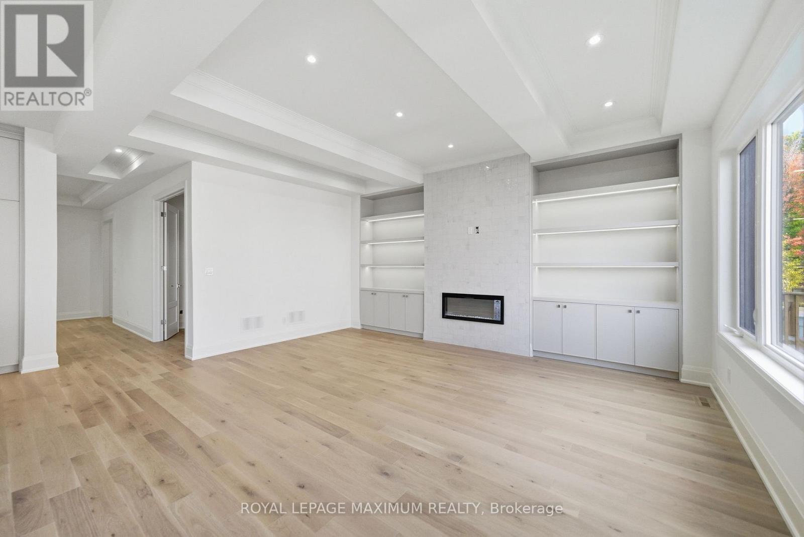 












6 DONSGROVE COURT

,
Vaughan,




Ontario
L4J9A1

