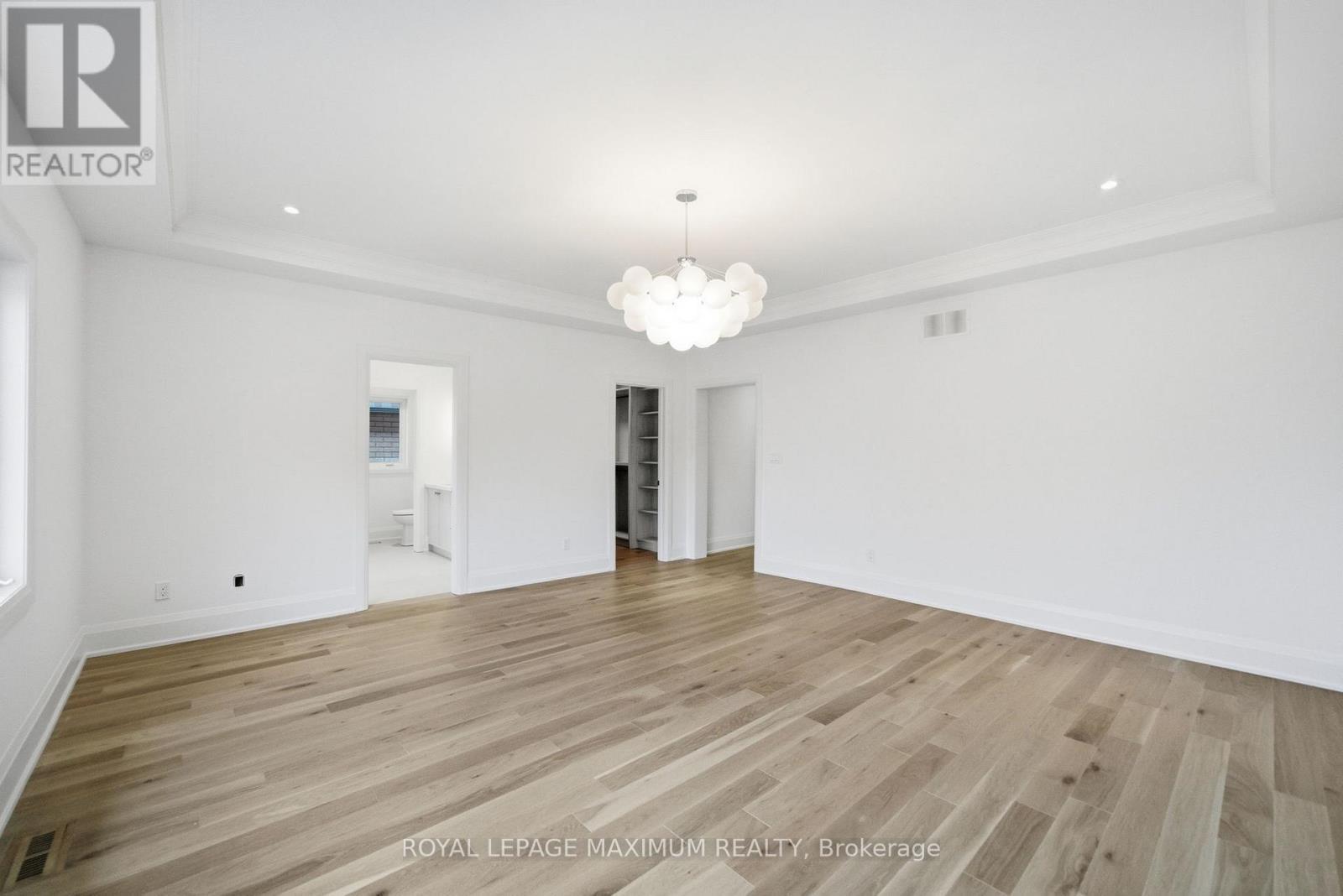 












6 DONSGROVE COURT

,
Vaughan,




Ontario
L4J9A1

