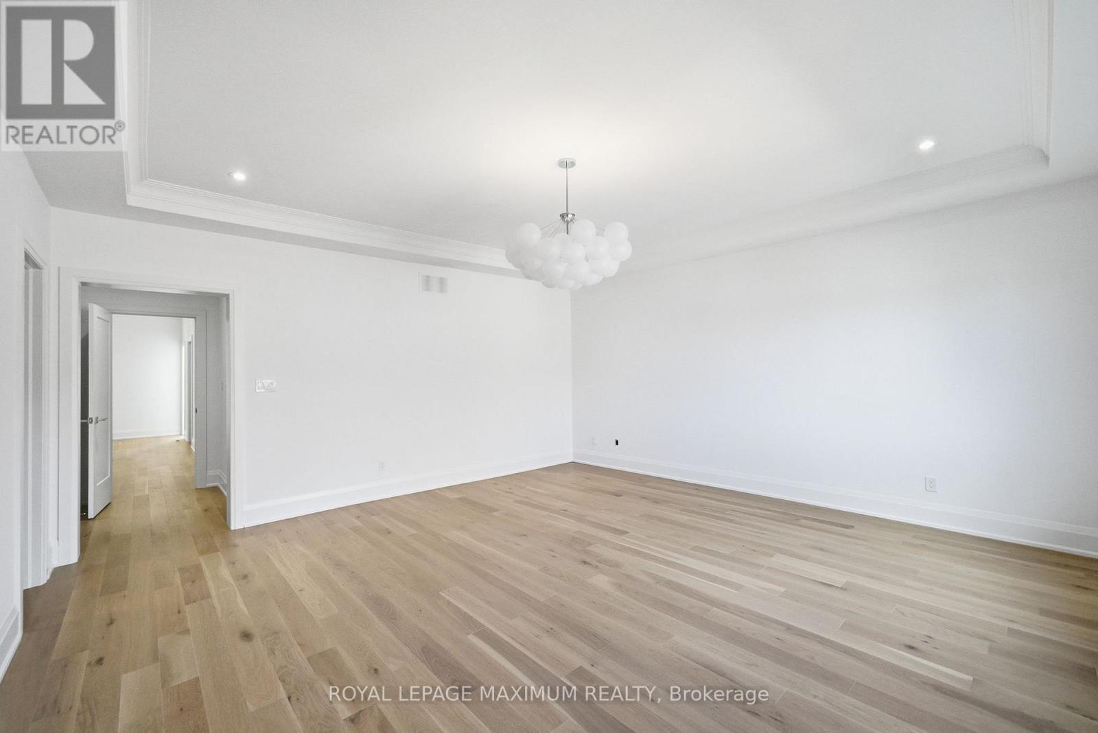 












6 DONSGROVE COURT

,
Vaughan,




Ontario
L4J9A1

