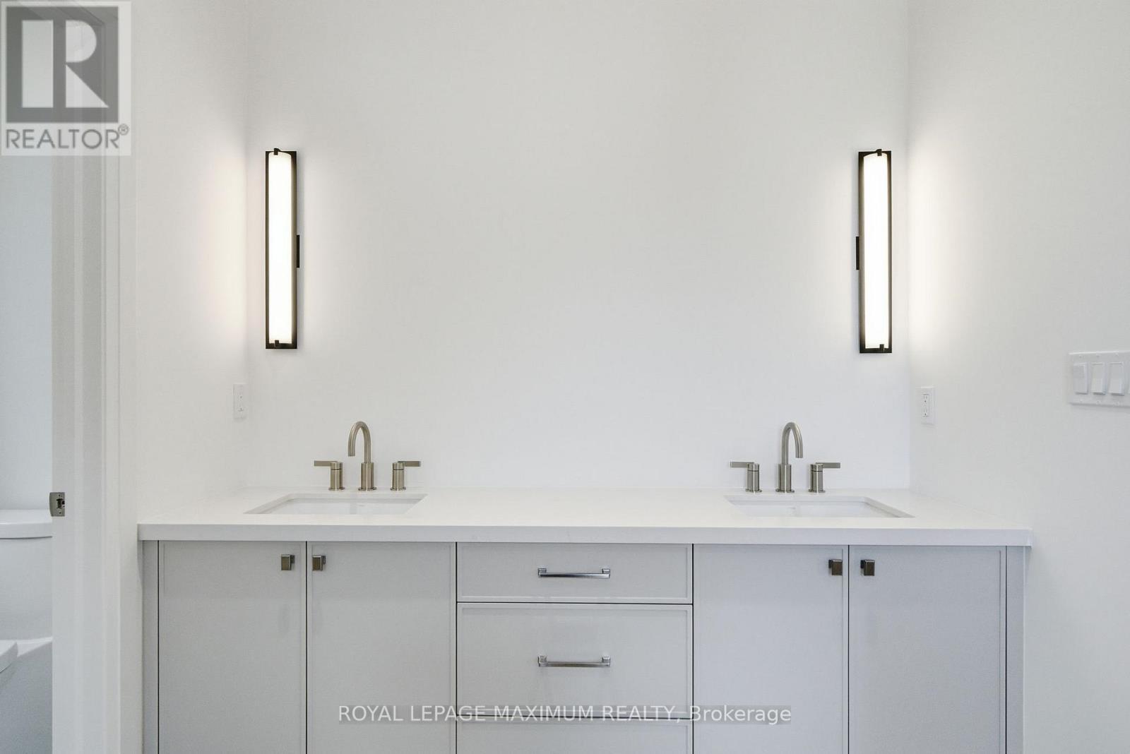 












6 DONSGROVE COURT

,
Vaughan,




Ontario
L4J9A1

