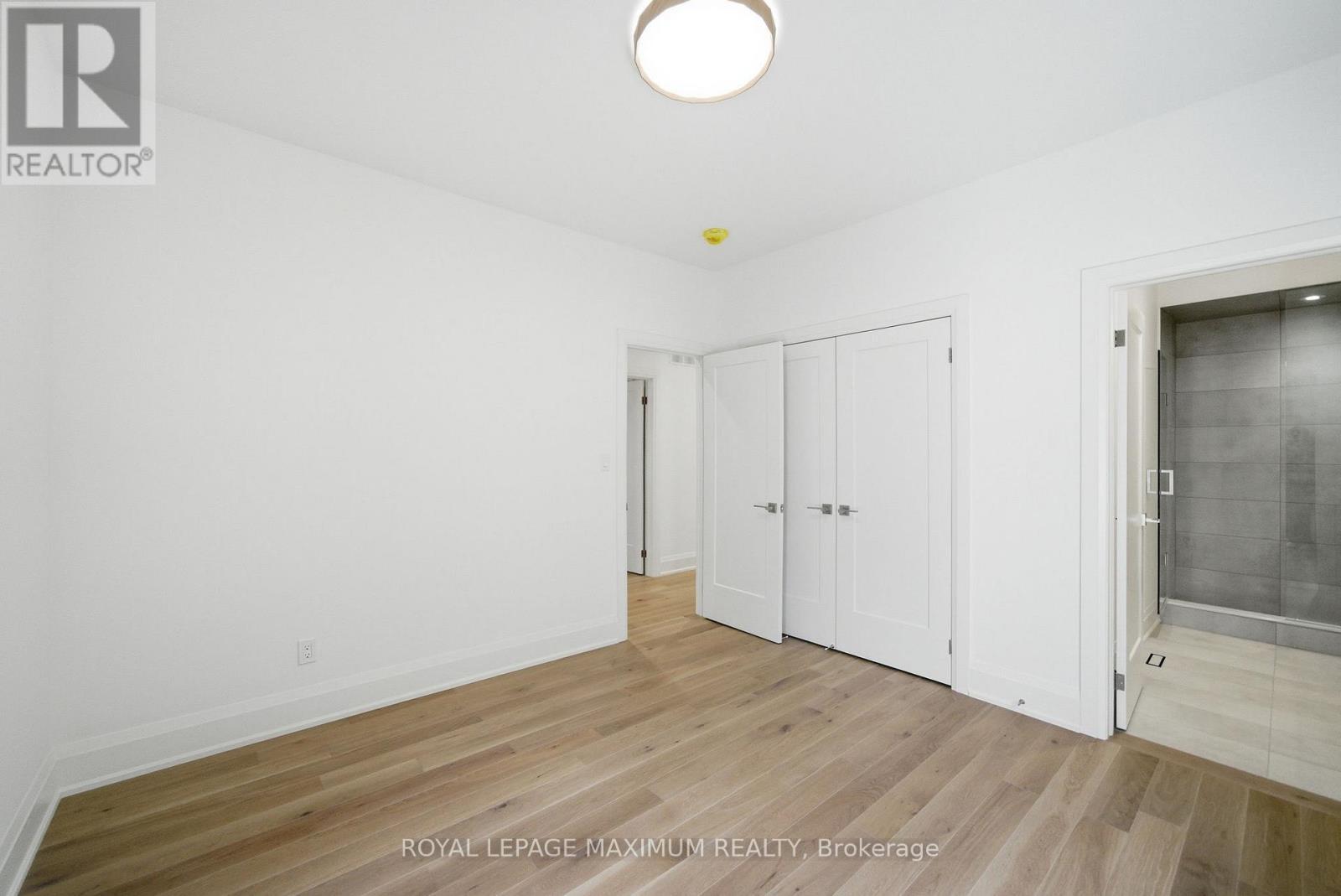 












6 DONSGROVE COURT

,
Vaughan,




Ontario
L4J9A1

