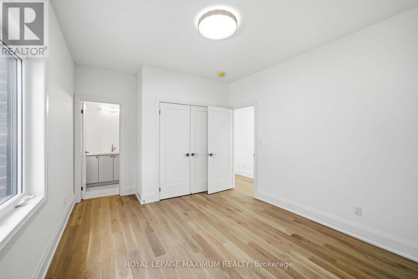 












6 DONSGROVE COURT

,
Vaughan,




Ontario
L4J9A1

