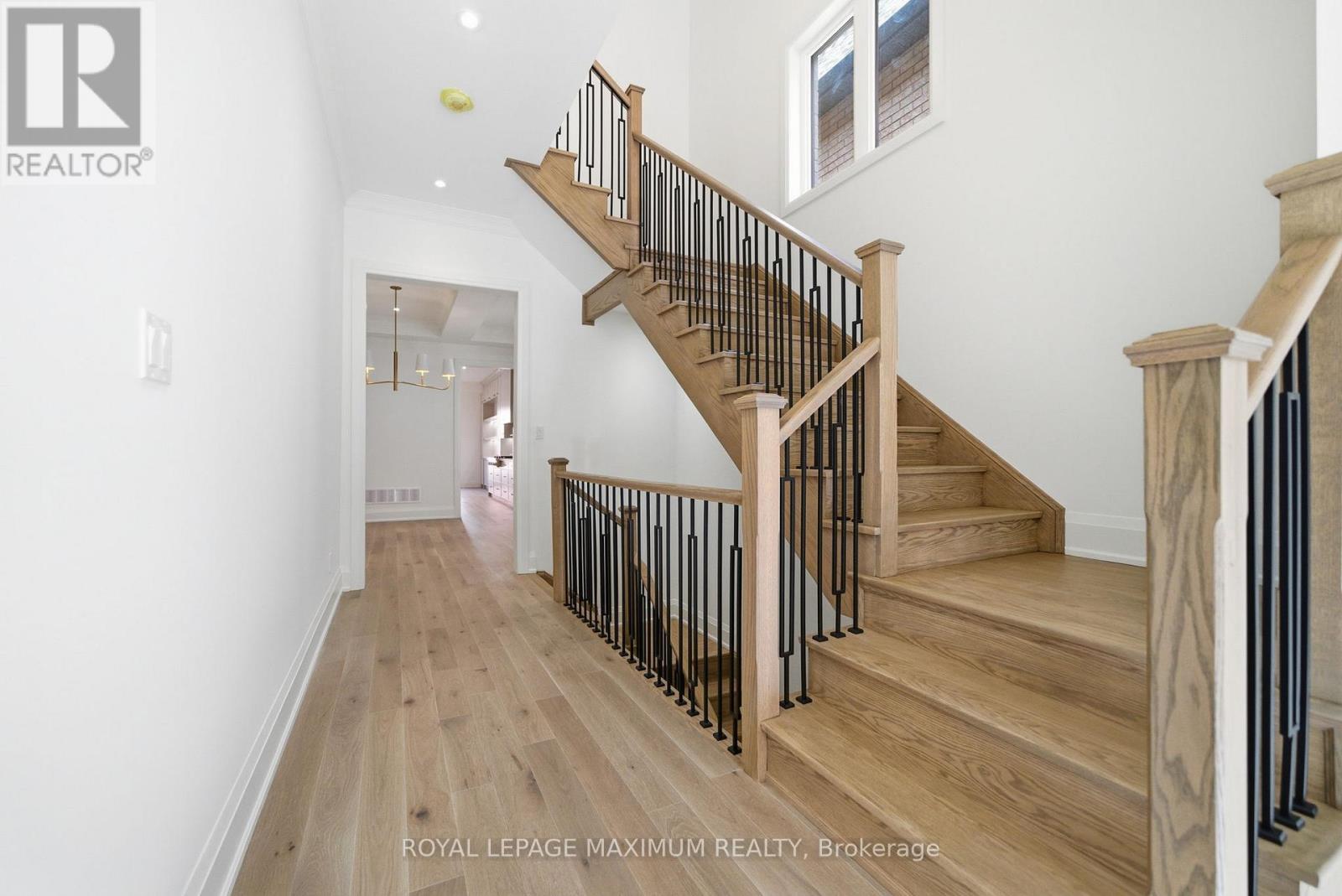 












6 DONSGROVE COURT

,
Vaughan,




Ontario
L4J9A1

