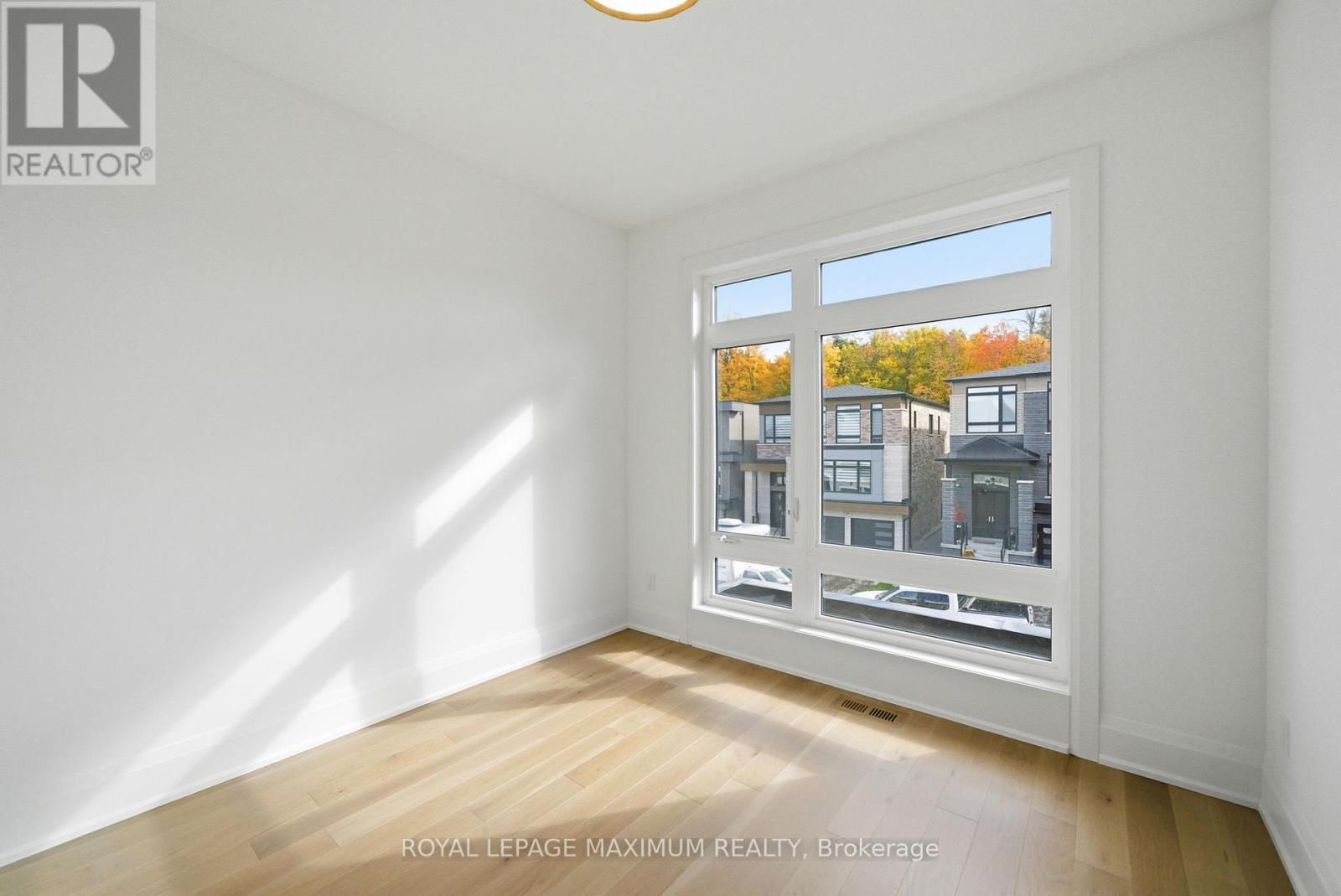 












6 DONSGROVE COURT

,
Vaughan,




Ontario
L4J9A1

