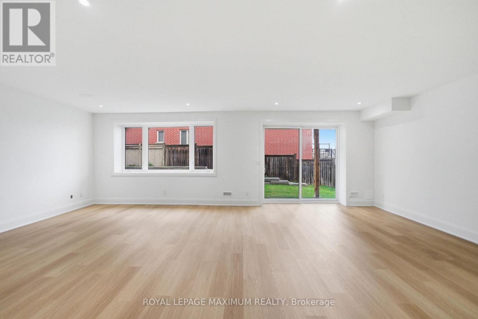 












6 DONSGROVE COURT

,
Vaughan,




Ontario
L4J9A1

