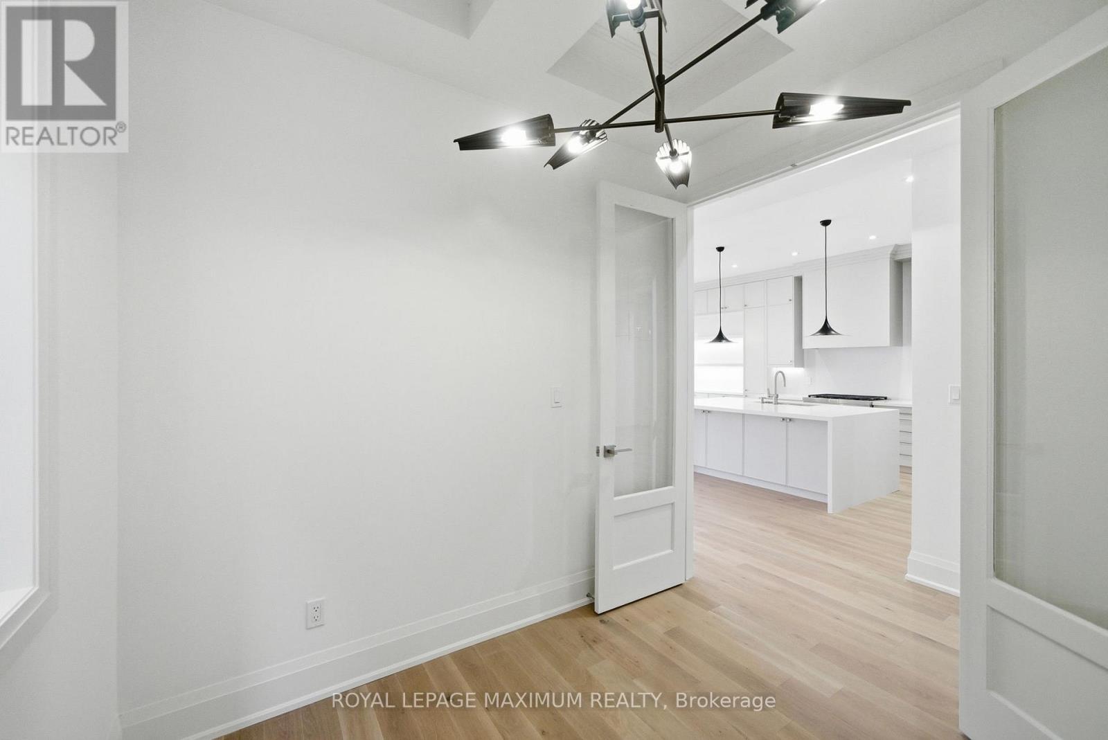 












6 DONSGROVE COURT

,
Vaughan,




Ontario
L4J9A1

